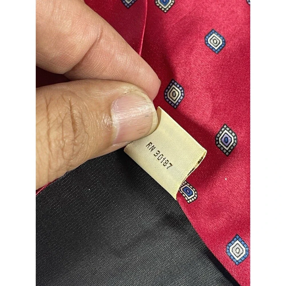 Saks Fifth Avenue Men's Silk Neck Tie Red Diamond Geometric USA Made 56